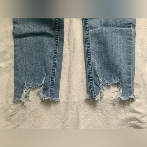 High waisted light wash raw hem Calvin Klein skinny jeans - Picture 5 of 7